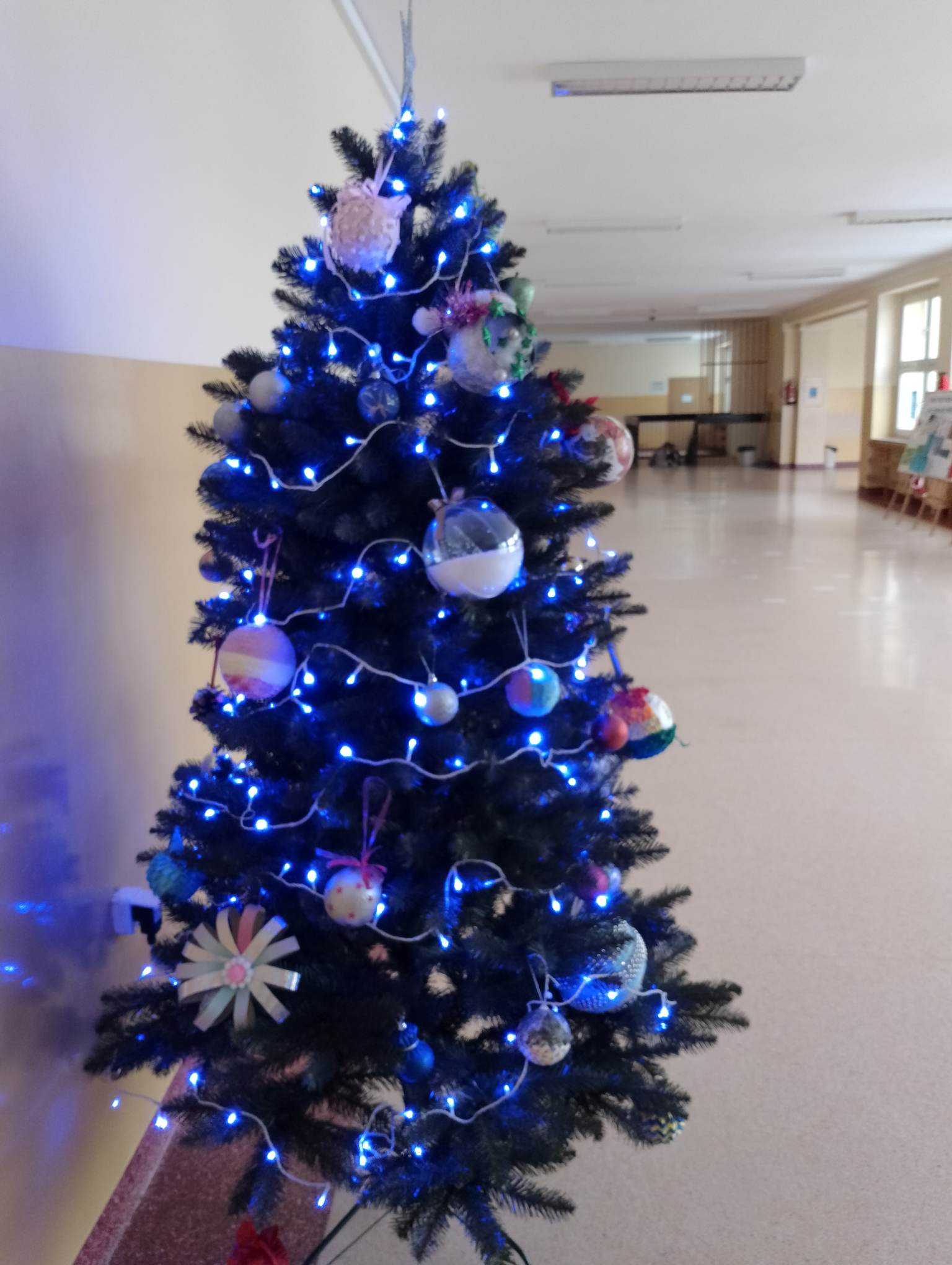 WYNIKI SZKOLNEGO KONKURSU NA NAJŁADNIEJSZĄ BOMBKĘ BOŻONARODZENIOWĄ