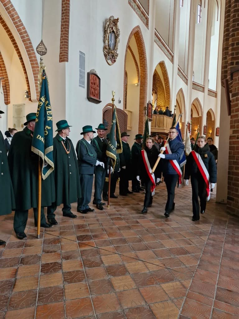 Sztandary w jednym szeregu. Robi wrażenie!