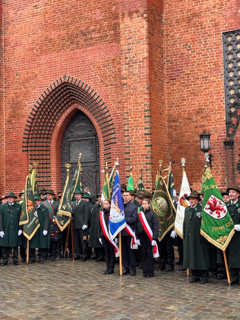 Wielkie zdjęcie przed katedrą — zmieścili się prawie wszyscy!